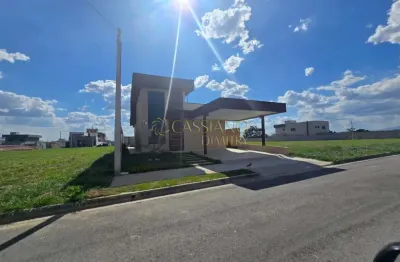 Casa à venda de 133m² | 03 dormitórios, sendo 02 suítes e 02 vagas de garagem | condominío veredas dos campos - eugênio de mello | são josé dos campos |