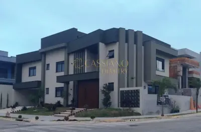 Casa assobradada à venda de 290m² | 04 domitórios, sendo suítes e 04 vagas de garagem | condomínio malibu | caçapava.