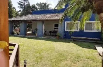 Chácara à venda de 230m² | 03 dormitórios, sendo 02 suítes e 03 vagas de garagem | condomínio lagoinha - jacareí |