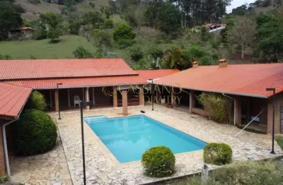 Chácara à venda de 650m² | 03 dormitórios, sendo 01 suíte e 10 vagas de garagem | cruz vera - brasópolis - mg |