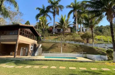 Chácara à venda de 272m² | 03 dormitórios, sendo 01 suíte e 08 vagas de garagem | condomínio village alpino - freitas | são josé dos campos |