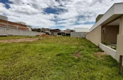 Terreno à venda de 600m², plano e vista definitiva | cond. colinas do paratehy norte