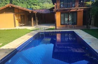 Casa à venda de 250m² | 04 dormitórios, sendo suítes e 10 vagas de garagem | sertão do camburi | são sebastião |