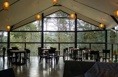 Pousada à venda de 950m² | 15 banheiros e 20 vagas de garagem | vila inglesa | campos do jordão |