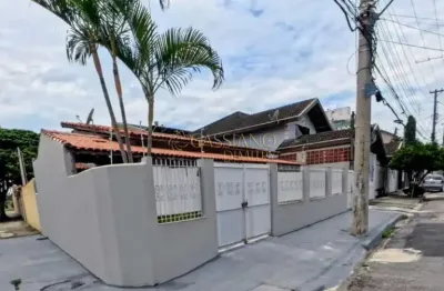 Casa à venda de 100m² | 02 dormitórios, sendo 01 suíte e 05 vagas de garagem | Jardim Oriente | São José dos Campos |