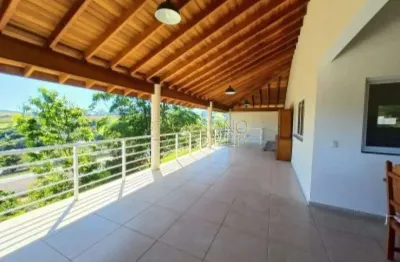 Casa à venda de 237,16m² | 03 dormitórios, sendo 01 suíte e 04 vagas de garagem | condomínio recanto santa barbara | jambeiro |
