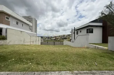 Terreno à venda de 451m² | Condomínio Mônaco - Urbanova | São José dos Campos |