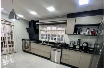 Sobrado à venda de 250m² | 04 dormitórios, sendo suítes e 03 vagas de garagem | jardim das indústrias | são josé dos campos |