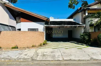 Casa para locação de 290m² | 04 dormitórios, sendo 01 suíte e 04 vagas de garagem | Condomínio Jardim das Colinas | São José dos Campos |