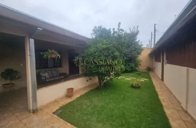 casa de 3 dormitórios 1 suíte e varanda  a venda no bairro Cidade Jardim .