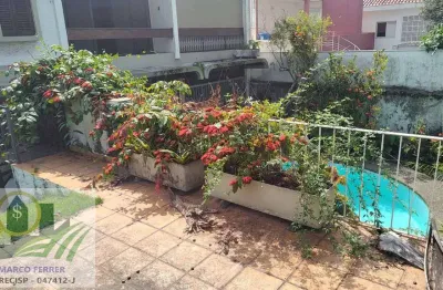 Sobrado com 15m de frente e piscina próximo ao Clube Pinheiros