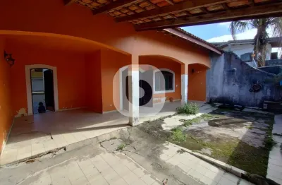 Casa com 4 quartos,com edícula - 600 metros da praia