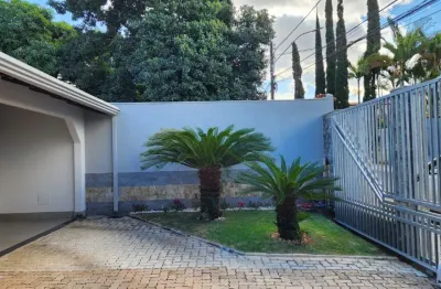 -casa térrea, 4 quartos, 1 suíte, ótimo acabamento,  condomínio fechado, vicente pires, ótima localização,  lote 400m2, churrasqueira.