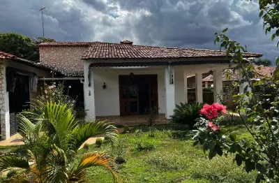 -casa ampla térrea 6 suítes casa colonial excelente condomínio fechado e localização privilegiad