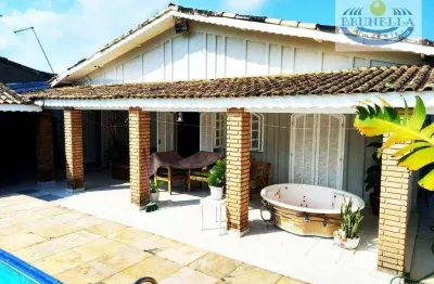 Casa com 3 quartos à venda na Rua Leonor da Silva Quadros, 126, Jardim Virgínia, Guarujá