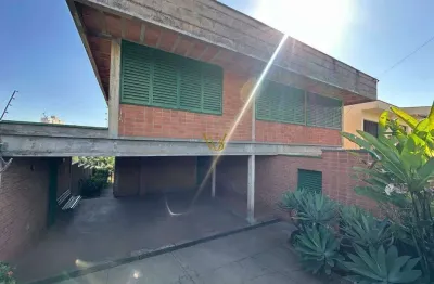 Casa a venda no bairro clube de campo com belíssima vista para o rio piracicaba.