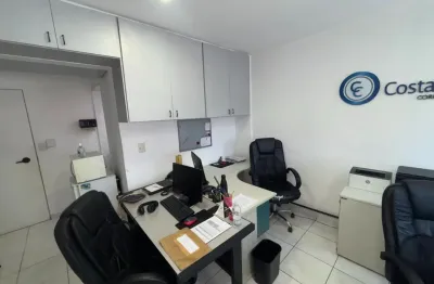 Sala comercial para locação na av. antártica: espaço amplo com banheiro