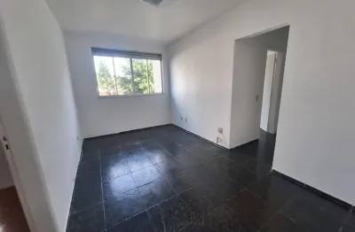 Oportunidade 2 quartos com vaga em excelente  condominio fonseca