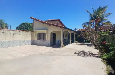 Casa à venda em itanhaém palmeiras lado praia com suíte e área gourmet