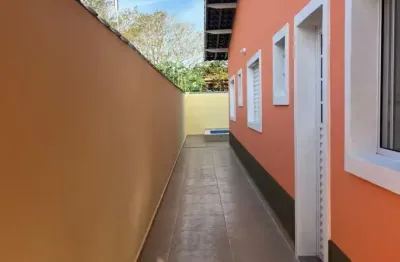Aproveite bela casa com  suite, e piscina  para o seu lazer.