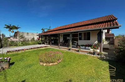 Casa com 3 quartos à 100m da lagoa em baln. barra do sul - maria fernanda