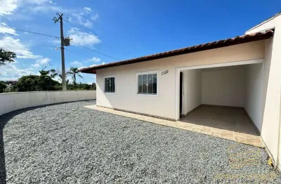 Casa de esquina com 3 quartos na praia da salinas - baln. barra do sul