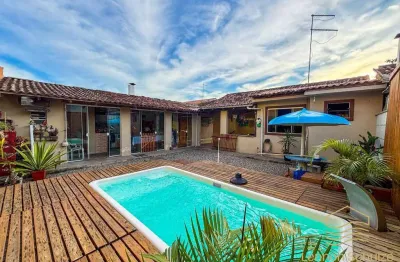 Casa com piscina em balneário barra do sul - centro