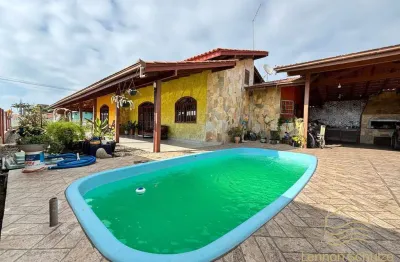 Casa de esquina com suíte e piscina - centro - balneário barra do sul