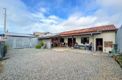 Casa de alvenaria ótima localização no centro - balneário barra do sul