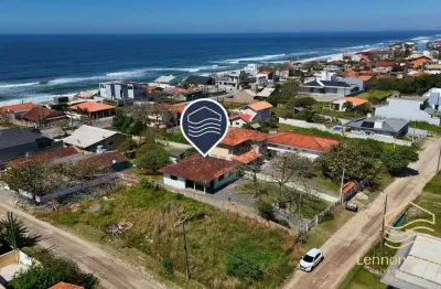Casa com terreno amplo de 600m² à 80m do mar - bal. barra do sul - salinas