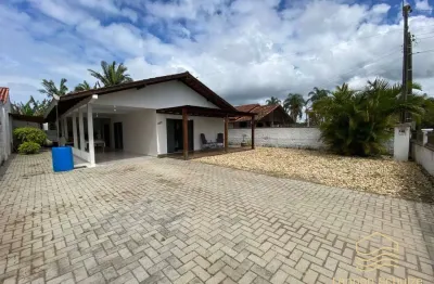 Casa 4 dormitórios 230m da lagoa - balneário barra do sul - pinheiros