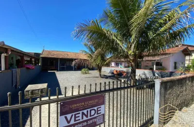 Casa com terreno amplo de 300m² - balneário barra do sul - centro