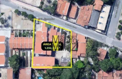 Terreno amplo de 1232m² com apartamentos e galpão pequeno alugados com rendimentos de 15 mil reais mensais!