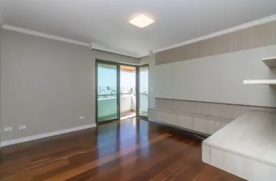 Uma cobertura rara, que une espaço, sofisticação e localização privilegiada.