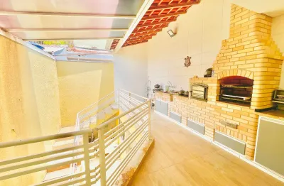 Sobrado magnífico com 3 dormitórios e 6 vagas - parque são lucas.