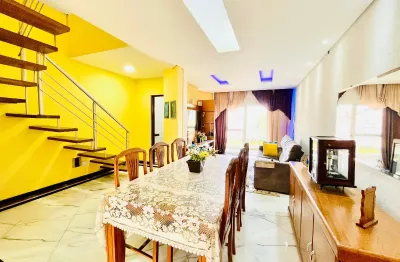 Sobrado magnífico com 3 dormitórios e 6 vagas - parque são lucas.