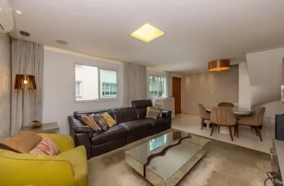 Sobrado em Condomínio com 3 Dormitórios e 3 Vagas - Jabaquara.