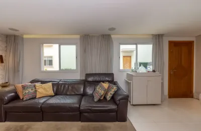 Sobrado em Condomínio com 3 Dormitórios e 3 Vagas - Jabaquara.