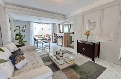 Sobrado em Condomínio Fechado com 3 Suítes e 4 Vagas - Parque São Domingos.