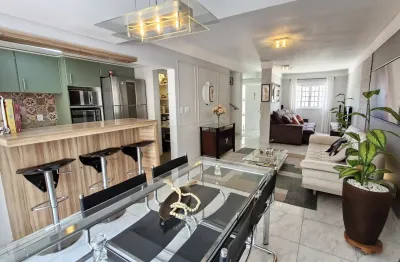 Sobrado em Condomínio Fechado com 3 Suítes e 4 Vagas - Parque São Domingos.