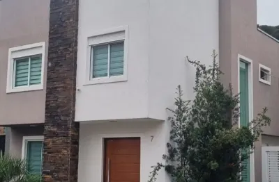 Lindíssimo sobrado em condomínio fechado próximo ao parque tanguá e pedreira paulo leminski