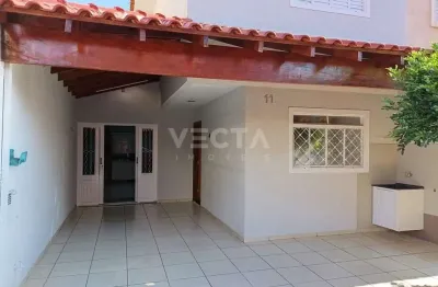 Casa em condomínio próxima a represa, no  vitória régia