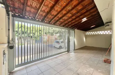 Casa com 3 quartos e varanda coberta no bairro são francisco
