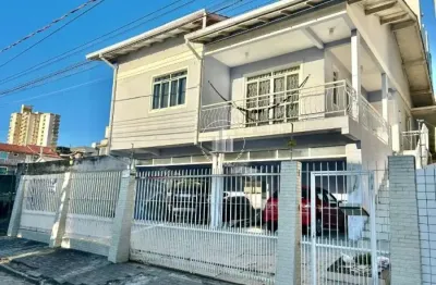 Casa com 4 quartos à venda na Rua Laurival Vieira, 197, Barreiros, São José