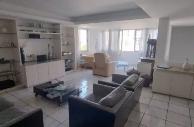 Vendo cobertura no espinheiro com 228 m², nascente e toda reformada