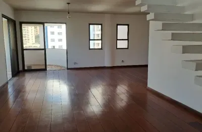 Ótima cobertura com 340 m²,  com 3 suítes e 3 vagas de garagem.