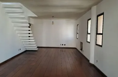 Ótima cobertura com 340 m²,  com 3 suítes e 3 vagas de garagem.