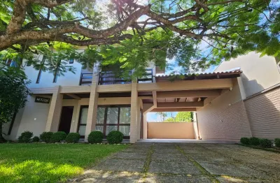 Casa de alto padrão no atami com 5 quartos, piscina e espaço gourmet