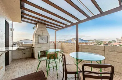 Excelente Triplex com 150m² e terraço coberto em Praia de Leste!