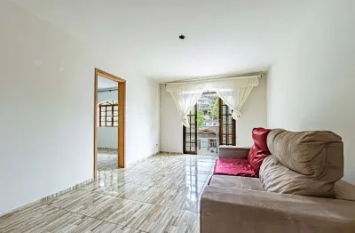 Ótimo sobrado com 3 dormitórios sendo 1 suíte, 240m² no abranches!